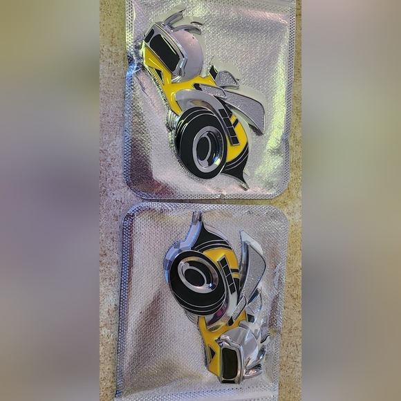 Two super Bee Scat pack badge emblems - Picture 7 of 8